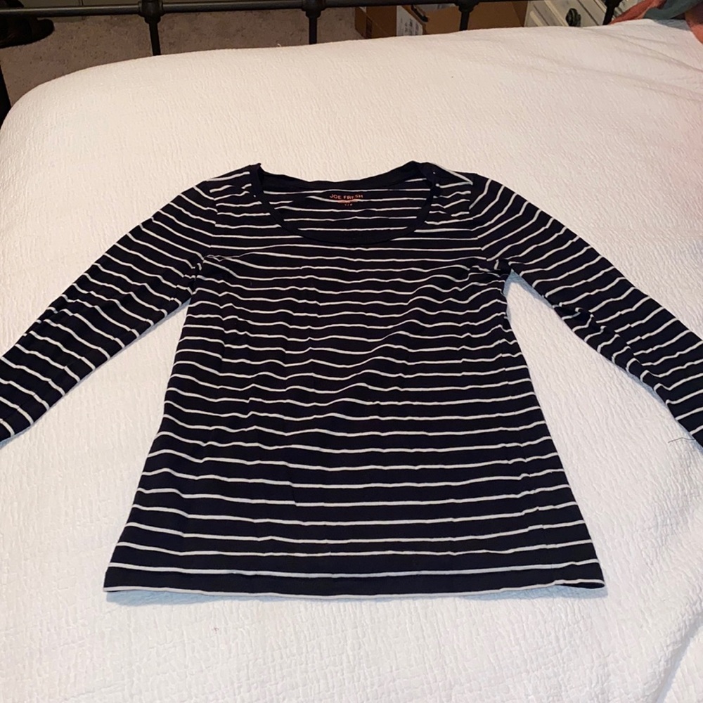 Black and white striped three-quarter inch shirt